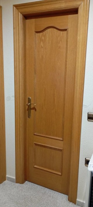 7 puertas de roble ciegas y cristaleras