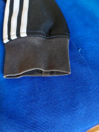 Chaqueta Adidas Negra Clásica Bordados Blancos