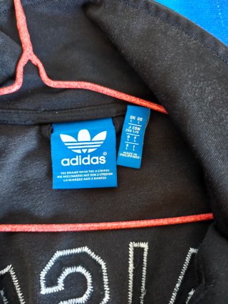 Chaqueta Adidas Negra Clásica Bordados Blancos