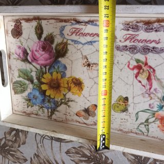 Vassoio in legno e piastrelle romantico