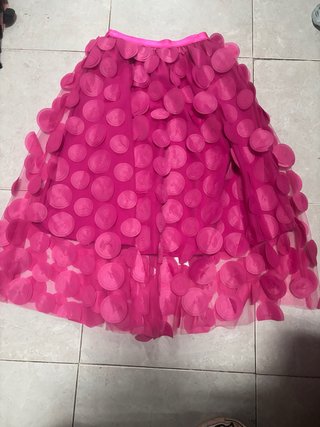 Falda rosa con círculos