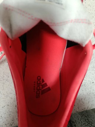 Botas de tacos Adidas Rugby/Fútbol Rojas. No usada
