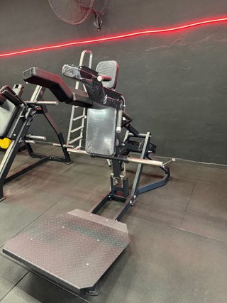 Máquina Gimnasio Jaka Invertida