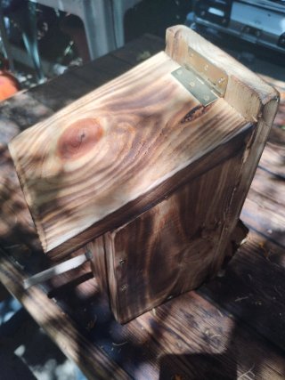 Casita nido,de madera para pájaros.