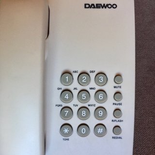 Lote 2 teléfonos fijos Daewoo y Movistar