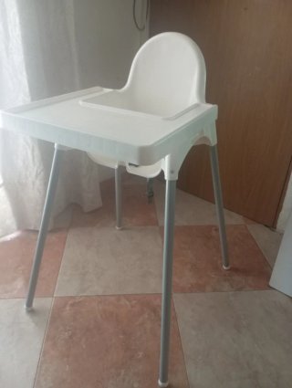 Trona de bebé blanca