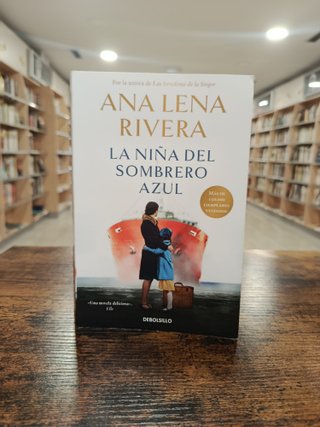 La niña del sombrero azul