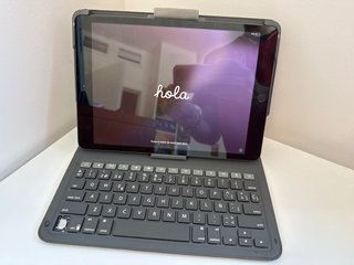 iPad 8ª Generación 128GB + Teclado Bluetooth ZAGG