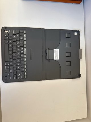 iPad 8ª Generación 128GB + Teclado Bluetooth ZAGG
