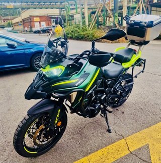 Benelli TRK 702X Deslimitada con Maletas