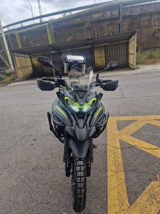 Benelli TRK 702X Deslimitada con Maletas