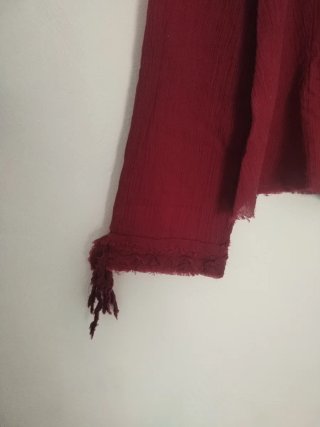 Blusa Sisley roja escote V manga larga
