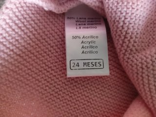 Gorro de bebé rosa tejido