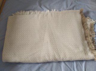 Manta sofá blanca y beige 220x160