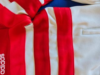 Chaqueta Adidas clásica roja y blanca Talla M