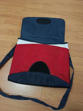 Bolsa para portátil negra y roja..mide42 x 38