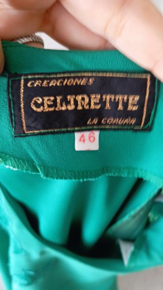 Vestido vintage verde con flor. Nuevo.