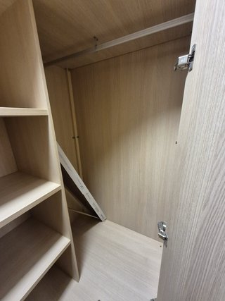 Armario de madera beige