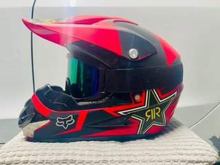 Casco Motocross FOX Rockstar + Gafas iridiscentes