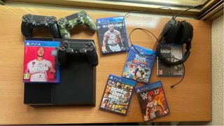 PS4 (PlayStation 4) Negra + Juegos y Mandos