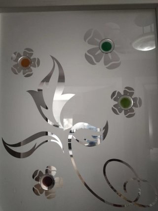 Cristal decorado con flores