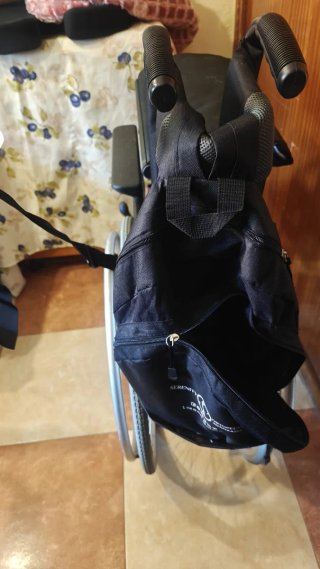 Silla de ruedas plegable en muy buen estado