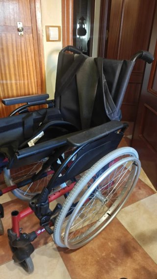 Silla de ruedas plegable en muy buen estado