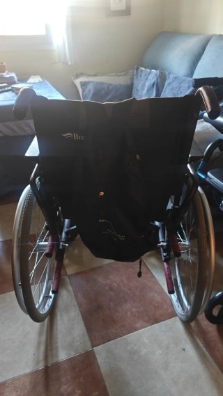 Silla de ruedas plegable en muy buen estado