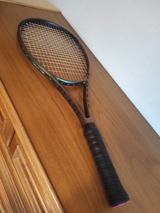 Raqueta Tenis Wilson Blade V8 98. Buen estado.