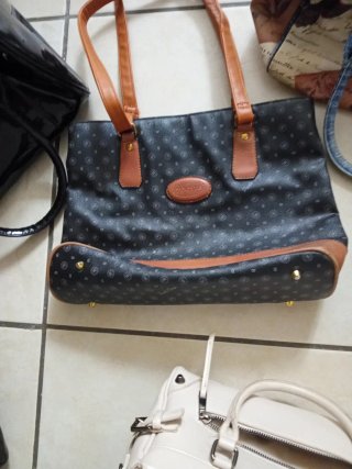 Borsa nera lucida con paillettes