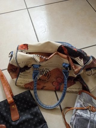 Borsa nera lucida con paillettes