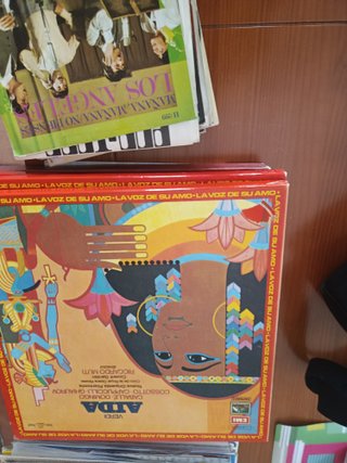 Equipo de música Aiwa y altavoces y discos vinilo