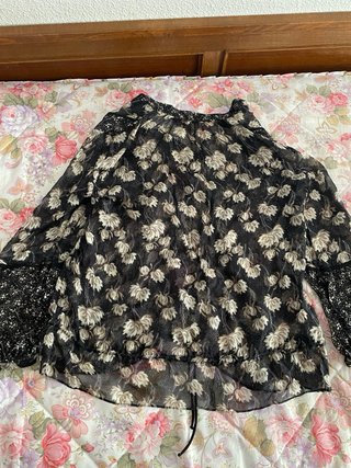 Blusa Zara manga larga floral