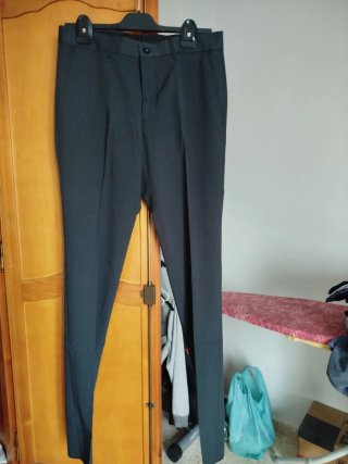 Pantalón negro de pinzas , hombre