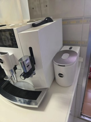 Cafetera Jura E8 Automática