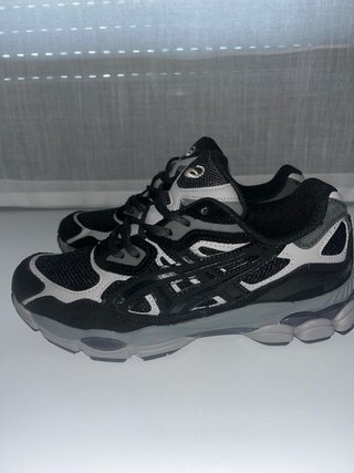 Asics Gel NYC Negras Talla 42,5