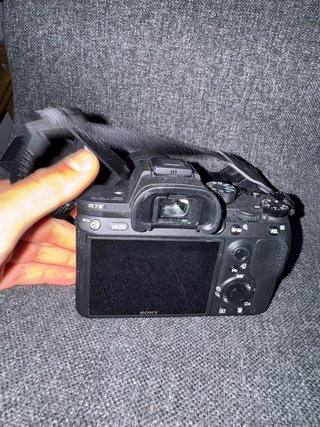 Sony A7 III (poco uso)