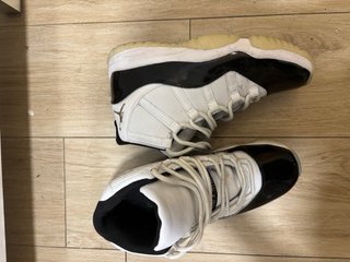 Jordan 11 Retro Negro Blanco