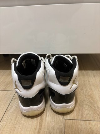 Jordan 11 Retro Negro Blanco