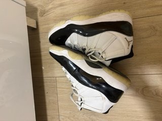 Jordan 11 Retro Negro Blanco