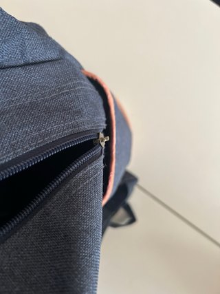 Mochila escolar azul con diseño