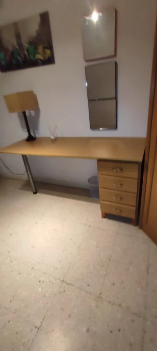 Armario esquinero de madera maciza