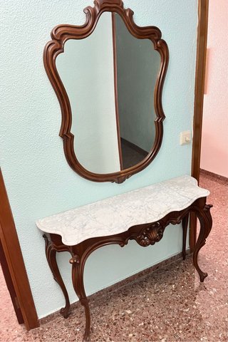 Recibidor clásico madera y mármol