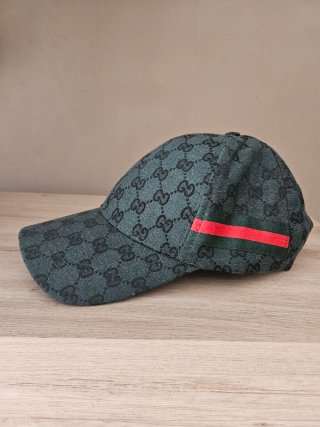 Berretto Gucci GG Nero con Striscia Rossa