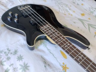 Bajo Schecter Diamond Series