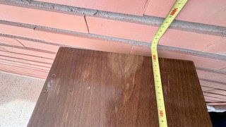 Cómoda de madera con cajones y puertas