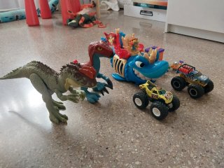 Lote Superthings, dinosaurios y hotwheels