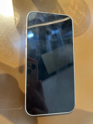 Iphone 16e con un 100% de bateria