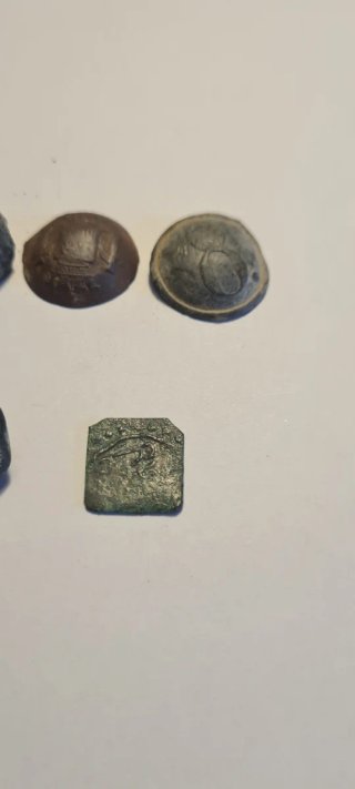 Lote 7 botones y 1 dirham nazarí