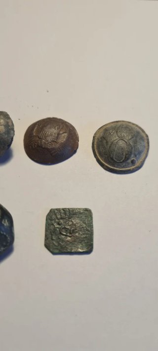 Lote 7 botones y 1 dirham nazarí